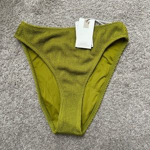 Brand new, Good American Always Fit Cheeky Bikini Bottom. Size 1/2